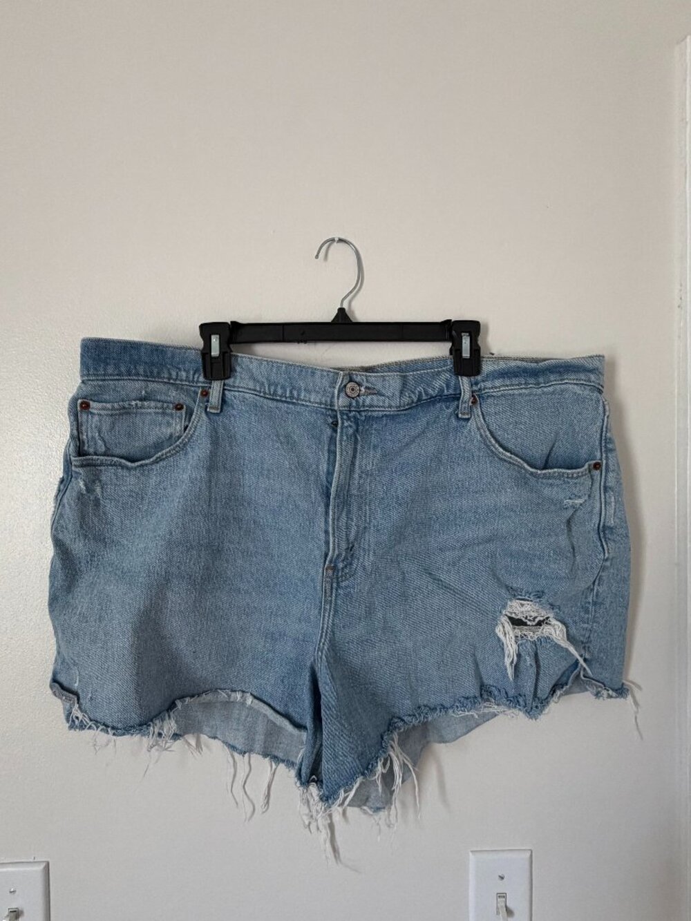 Abercrombie & Fitch Mom Short High Rise Light Wash Denim Shorts 35/20